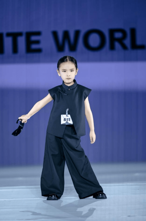 这！就是超模全球总决赛 全球人气亚军—屠可怡！