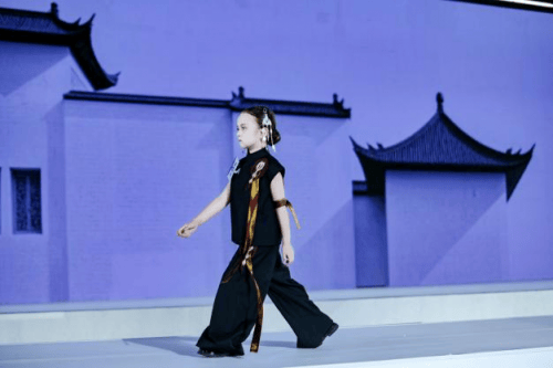 这！就是超模全球总决赛 全球人气季军—嘉思敏！