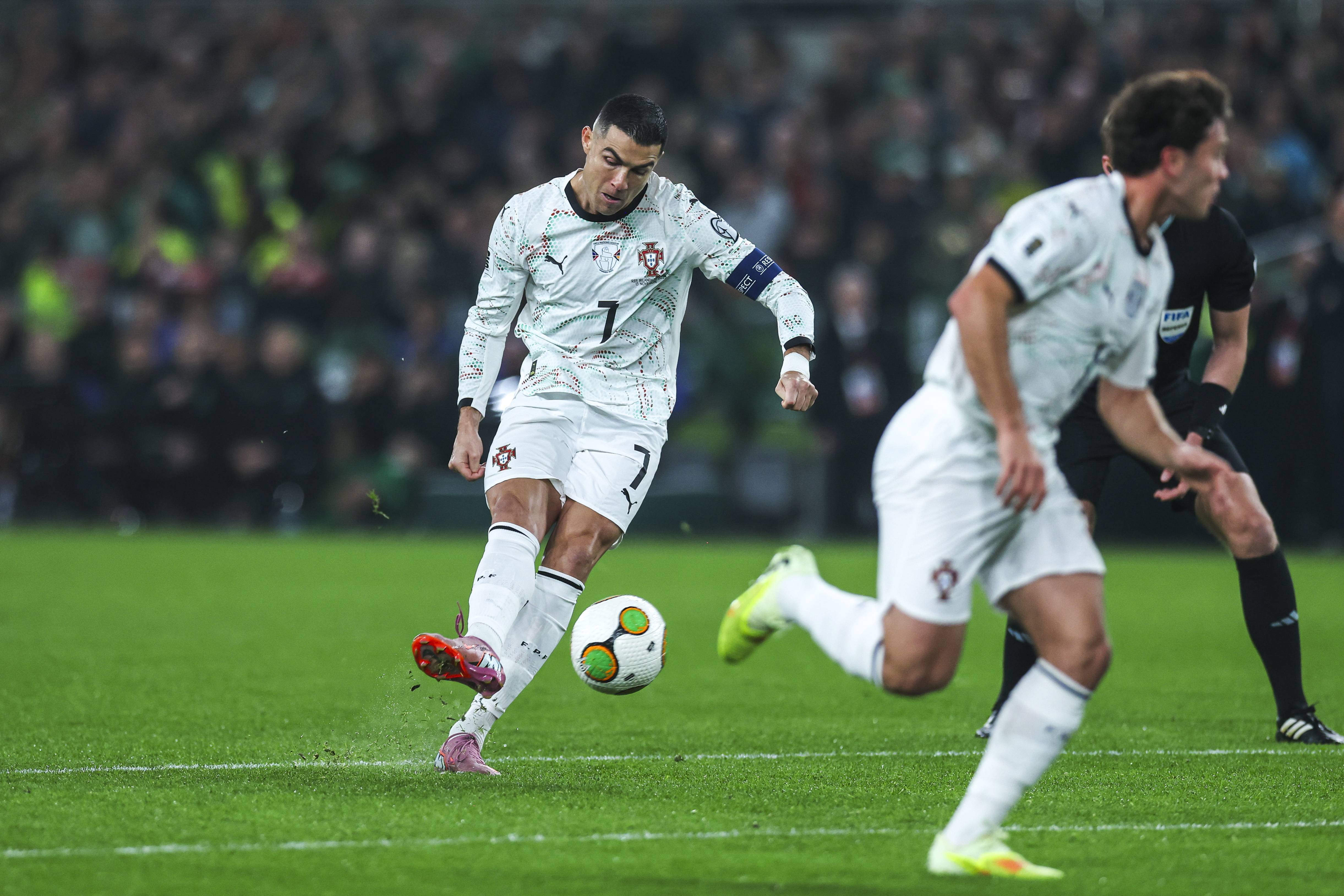 （外代二线）足球——世界杯预选赛：爱尔兰胜葡萄牙